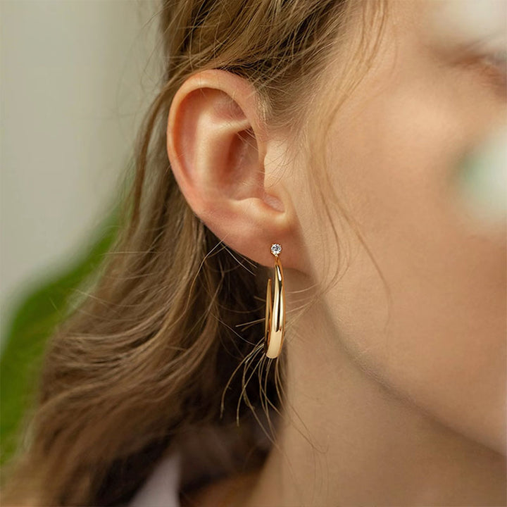 Horn-shaped stud earrings