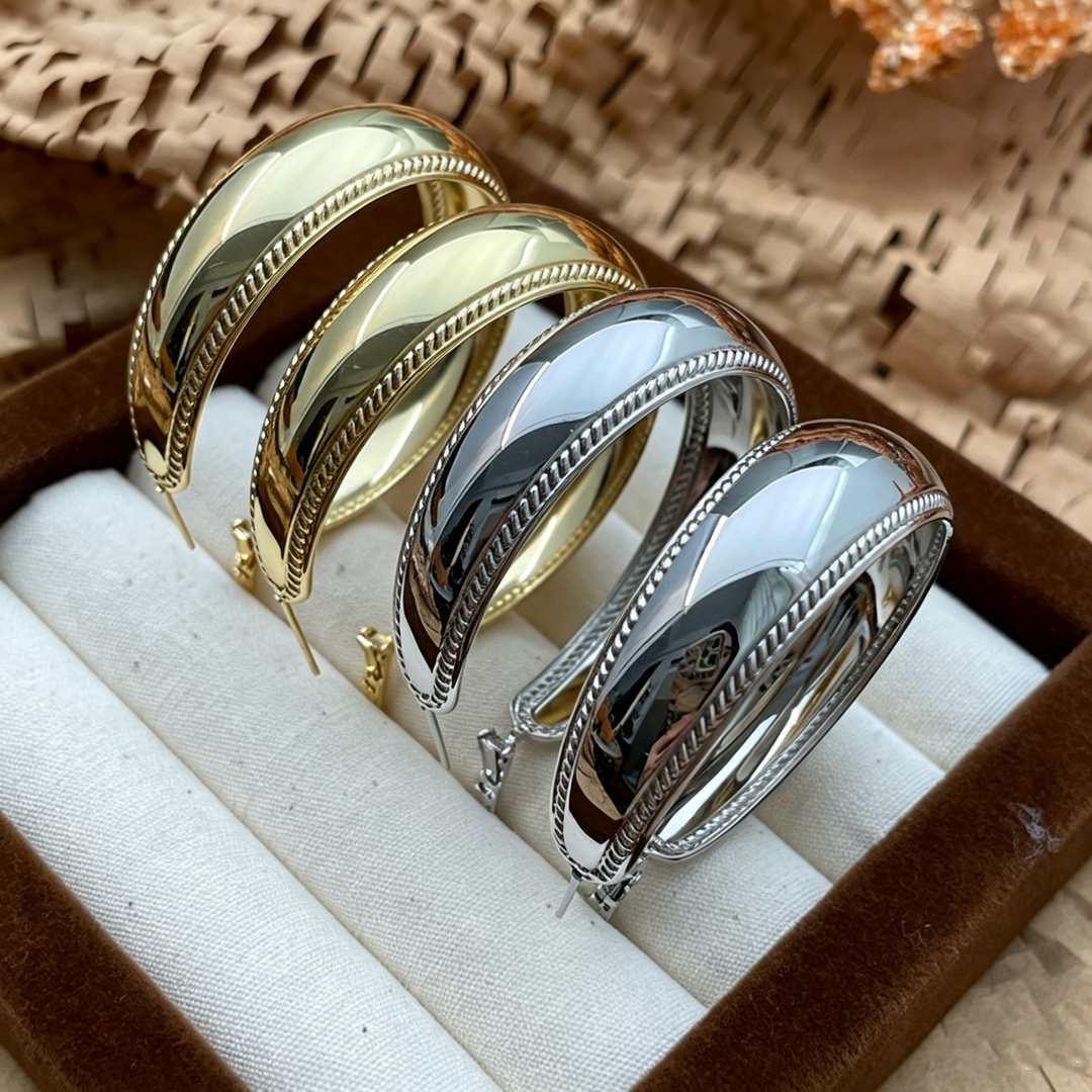 Vintage Smooth Wide C‑Hoop Ear Clips