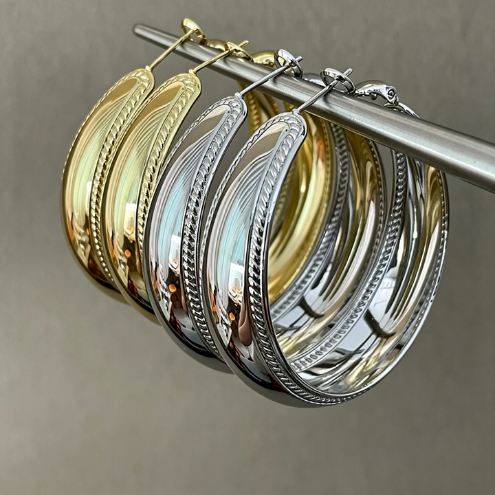 Vintage Smooth Wide C‑Hoop Ear Clips