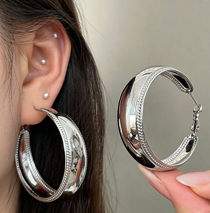 Vintage Smooth Wide C‑Hoop Ear Clips