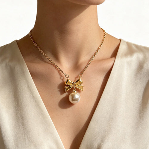 Bow Pearl Pendant Necklace