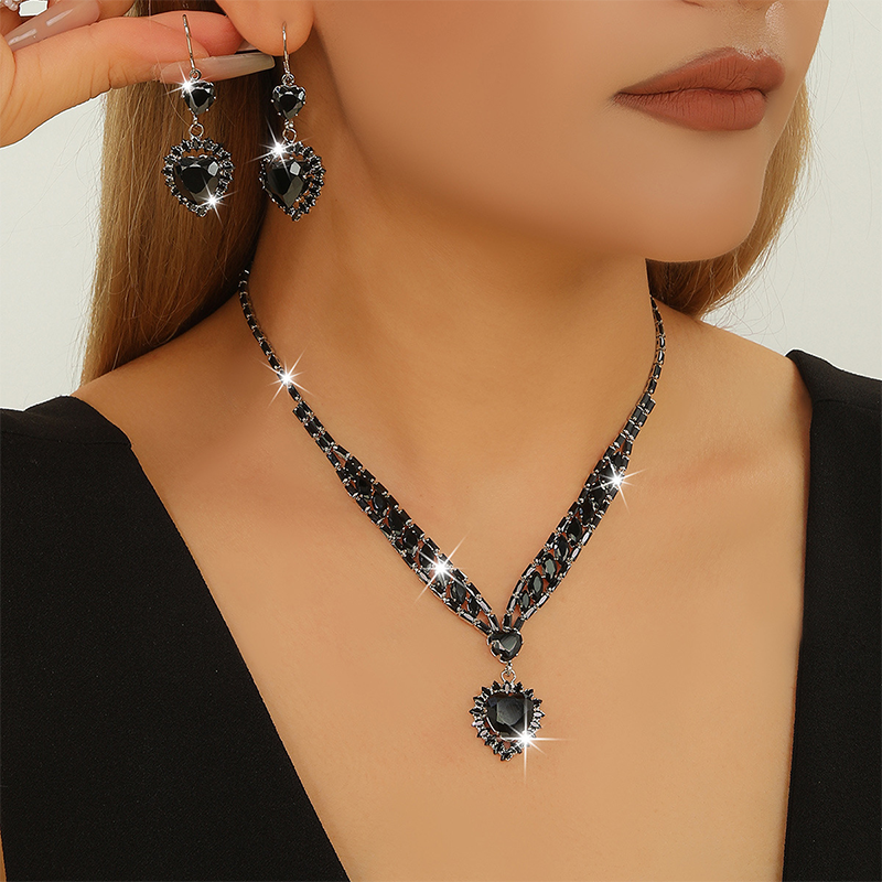 Heart-shaped pendant necklace and earring two-piece set
