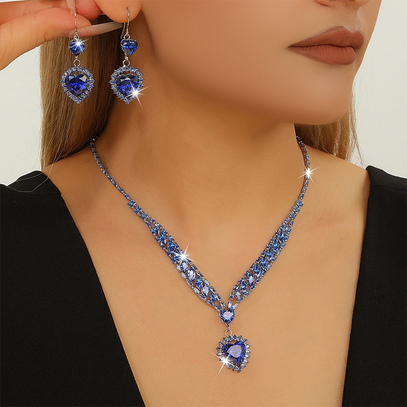 Heart-shaped pendant necklace and earring two-piece set