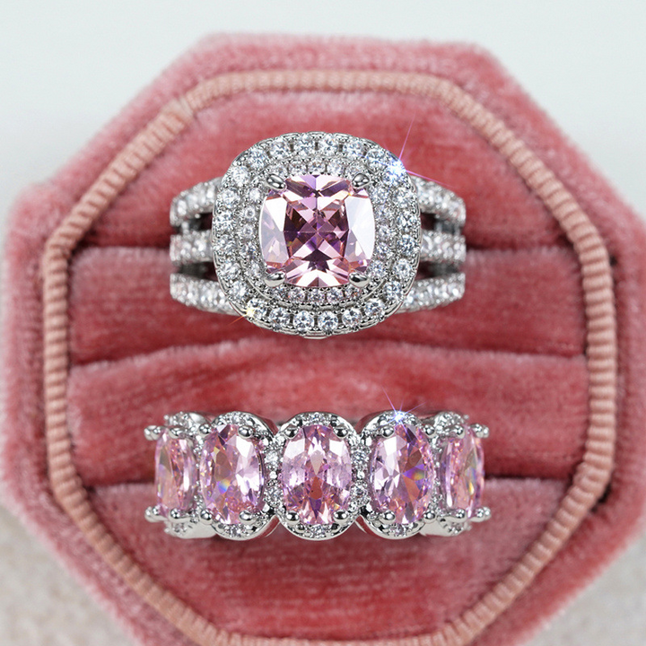 Egg-shaped ring set