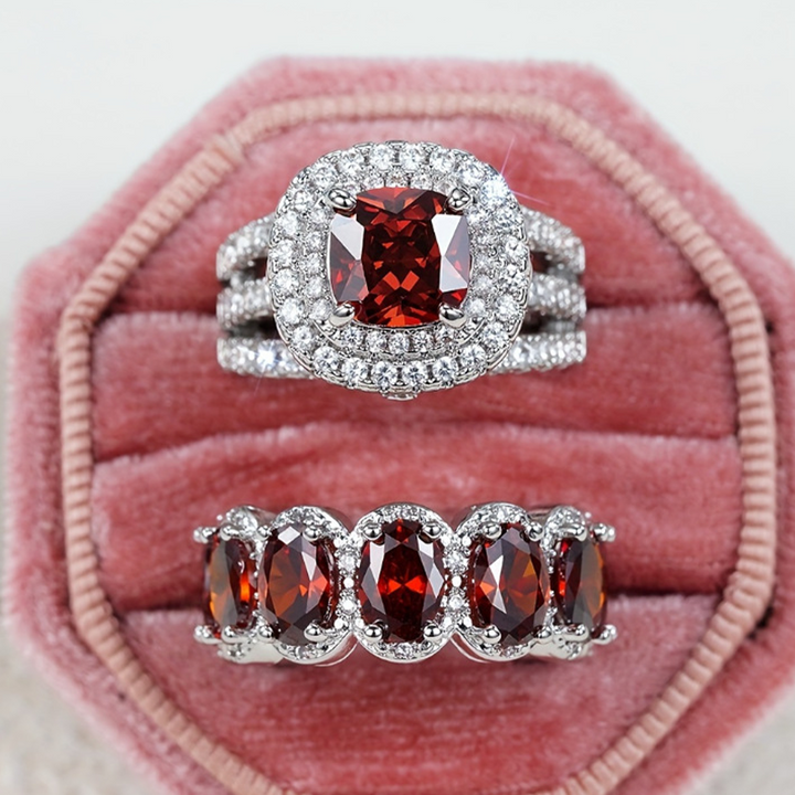 Egg-shaped ring set