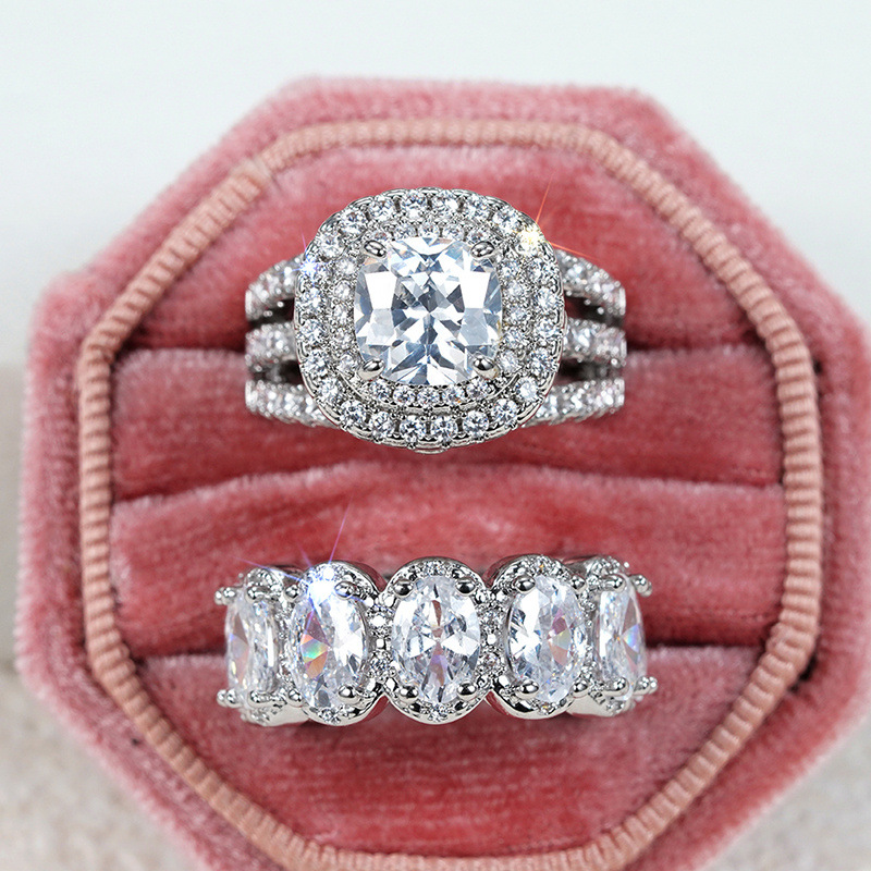 Egg-shaped ring set