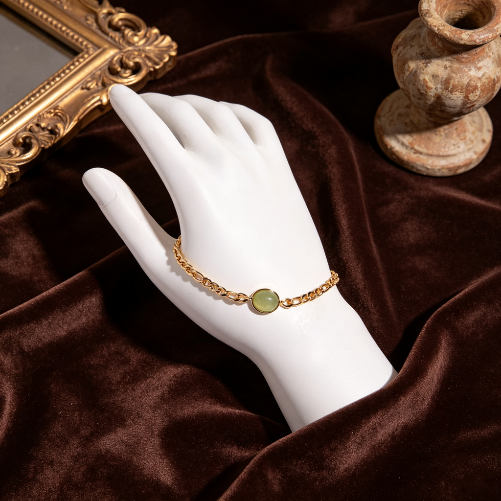 Figaro chain with color-preserving gold-plated accessories